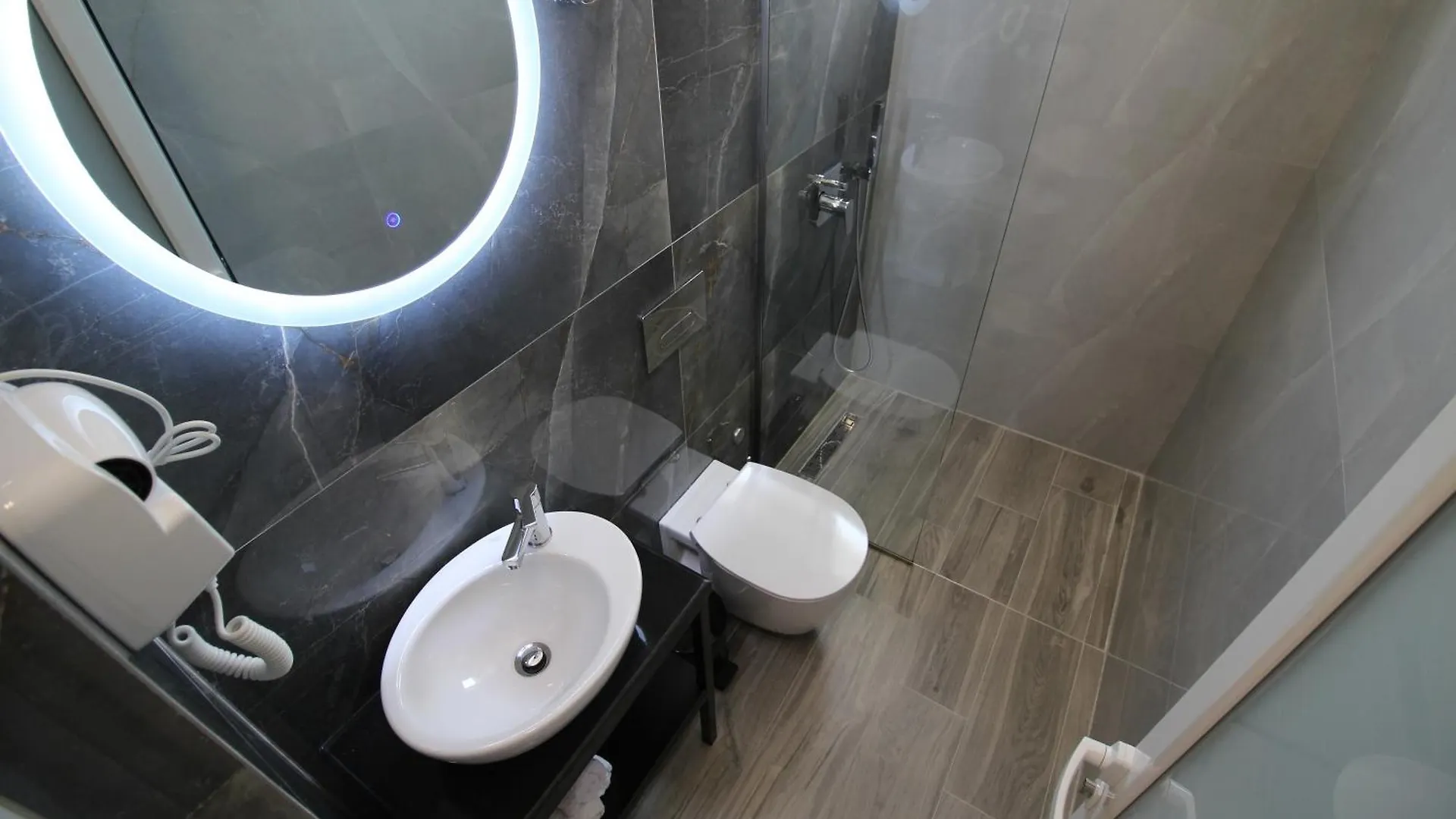 Hotel Ambra Ksamil 3*,
